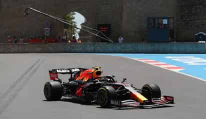 Sergio Pérez fue el piloto más rápido en los segundos entrenamientos libres del Gran Premio de Azerbaiyán. (EFE)