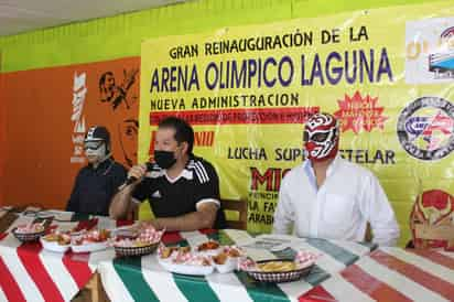 El promotor César Garza, acompañado de gladiadores locales, dio a conocer los pormenores de esta espectacular cartelera. (ESPECIAL)