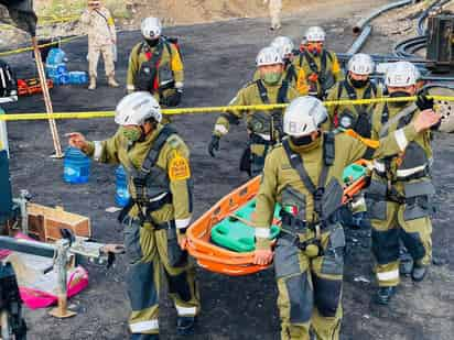 “Se realizan labores de extracción del agua al interior de la mina con el uso de 4 bombas sumergibles, dos de cuatro pulgadas y dos de seis pulgadas; desahogando 35 litros por segundo”, fue lo que publicó la citada dependencia.
(TWITTER)