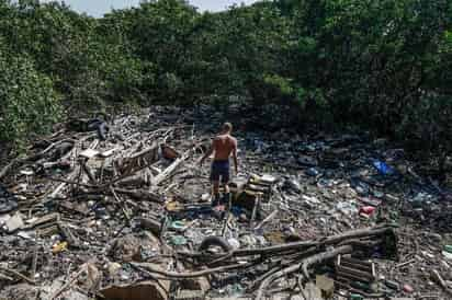 Cada vez hay menos peces en la Amazonía peruana y, por tanto, menos alimento para sus habitantes. Ahora un estudio advierte de que, si esta pérdida de biodiversidad continúa, la región podría sufrir una escasez nutricional que, posiblemente, no podrá compensarse con alternativas como la acuicultura o el pollo. (ARCHIVO) 

 