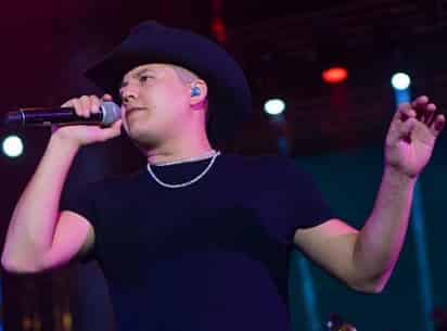 Este lunes en redes sociales se publicaron las fotografías de la brutal golpiza que habría ocasionado el cantante regional mexicano Remmy Valenzuela a su primo y novia. (Especial) 