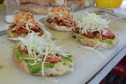 Los lonches se volvieron tradicionalmente el alimento de los laguneros. (ESPECIAL)