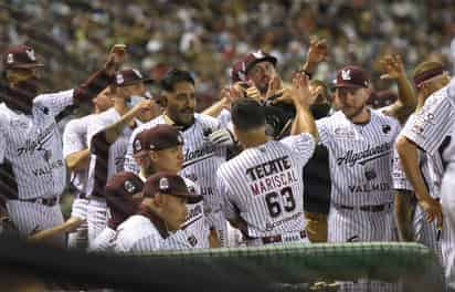 Chris Mariscal tuvo una buena noche al producir tres carreras y anotar dos, en la paliza de los Guindas 14-0 sobre Saltillo. (JESÚS GALINDO)