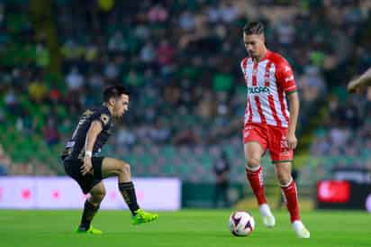 Ian González (d) llega a una ofensiva del Toluca, que fue el equipo más goleador, junto a América y Cruz Azul, del torneo pasado. (ARCHIVO)