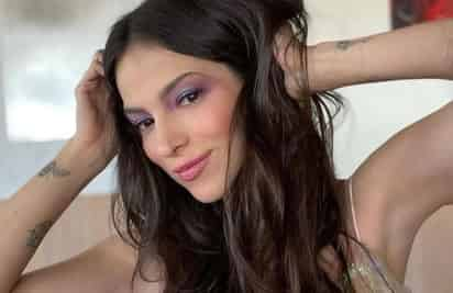 La actriz dejó al descubierto su abdomen y espalda con el traje de baño (@PATYCANTU) 