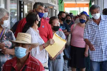 A temprana hora de la mañana del jueves varios adultos mayores arribaron a las oficinas de Pensión para el Bienestar de los Adultos Mayores, donde se reanudaron las actividades al concluir el periodo electoral.