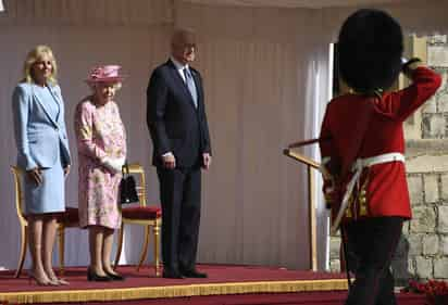 'Ha sido muy amable', dijo Biden, antes de partir desde el aeropuerto de Heathrow en dirección a Bruselas. (EFE) 