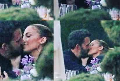 Tras varios meses de verse juntos en diferentes partes de Miami disfrutando de 'tiempo de calidad', finalmente Jennifer Lopez y Ben Affleck confirmaron su relación con un apasionado beso.  (TWITTER) 