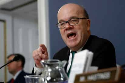 El congresista demócrata Jim McGovern pidió este lunes al Gobierno de Joe Biden que levante las sanciones económicas contra Venezuela impuestas por el exmandatario Donald Trump y criticó que la estrategia de Washington está afectando a todos los venezolanos. (ARCHIVO)