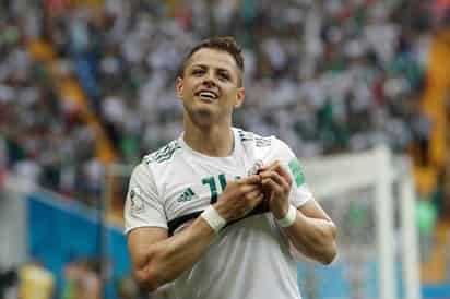 Javier 'Chicharito' Hernández estaría incluido en una prelista de 60 jugadores que serían elegibles para jugar la Copa Oro. (ARCHIVO)