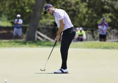 Abraham Ancer tuvo un mal día y tras dos rondas acabó 8 golpes arriba de par, por lo que no pasó el corte del Abierto de los Estados Unidos. (EFE)