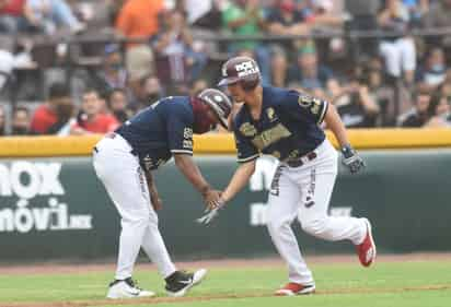 El dominicano Darío Álvarez no pudo cerrar la puerta y los Tecolotes de los Dos Laredos vinieron de atrás para vencer anoche a los Algodoneros de Unión Laguna por pizarra de 5 carreras a 4, en juego que requirió de extrainnings y con el que se empató la serie disputada en el estadio de la Revolución. (ESPECIAL) 