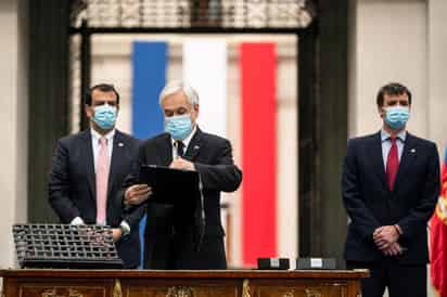 Los 155 integrantes fueron elegidos en las urnas los pasados 15 y 16 de mayo, en el marco de un proceso constituyente que nació de un acuerdo entre los partidos políticos para sofocar las protestas ciudadanas. (EFE) 