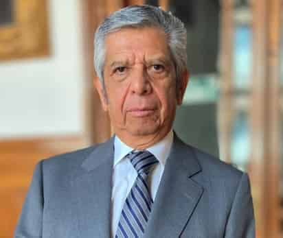 Nacido el 26 de noviembre de 1943 en la Ciudad de México, Salcedo estudió para profesor de Educación Primaria y profesor de Lengua y Literatura. En la Universidad Nacional Autónoma de México (UNAM) se graduó como licenciado en Ciencias Políticas y Administración Pública.
