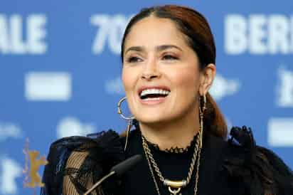  Salma Hayek se mueve en las altas esferas de Europa y Hollywood, donde muestra elegancia y refinamiento, pero sus fans en la redes sociales demostraron que la madame Pinault sabe comer también un buen taco. (ARCHIVO)