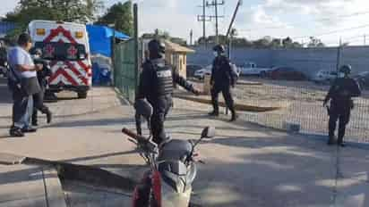 La riña dejó al menos nueve internos heridos, los cuales fueron trasladados a un hospital. (CORTESÍA)