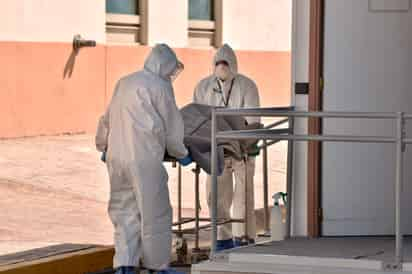 El año pasado se contrataron de forma eventual trabajadores de la salud para fortalecer la capacidad de atención en los hospitales durante la pandemia por el coronavirus. (ARCHIVO)