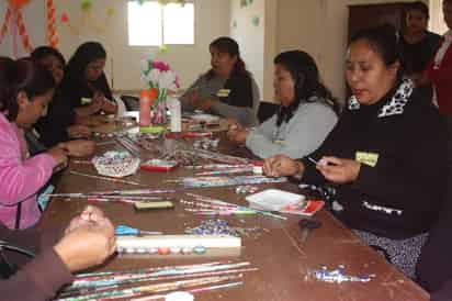 En esta semana se inició el taller de Pintura y Reciclaje que ofrece el Instituto de la Mujer y todavía se pueden inscribir. (EL SIGLO DE TORREÓN) 