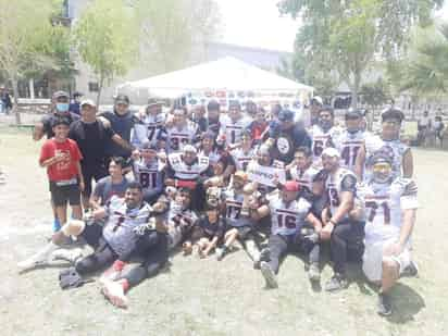 El equipo Raptors se coronó campeón de la temporada “Primavera – Verano 2021” en la Liga HAF de futbol americano arena, dentro de su categoría Máster, luego de vencer esta tarde a los Ducks en un gran partido que terminó con marcador de 14 puntos a 13. (AARÓN ARGUIJO)