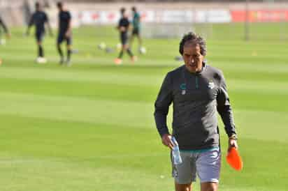 El entrenador uruguayo, Guillermo Almada, recibirá a sus futbolistas para poner en marcha la etapa precompetitiva en TSM. (ARCHIVO)