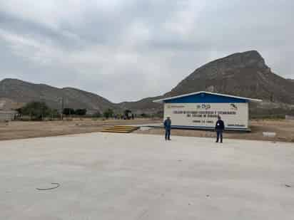 Este martes se espera la visita de autoridades federales y estatales para ver avances del nuevo Colegio de Estudios Científicos y Tecnológicos del Estado de Durango (CECyTED) de Villa La Loma, que será el número 72, un plantel educativo que acercará estos servicios a una zona rural de población alejada de la cabecera municipal. También vendrá personal de la Dirección General del Cecyted en el país. (DIANA GONZÁLEZ)