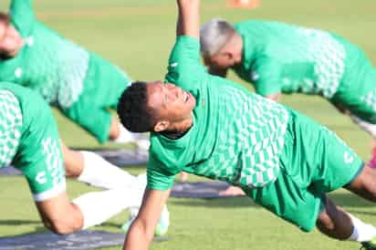 El colombiano Andrés Ibargüen durante el entrenamiento de ayer por la tarde en las canchas alternas del TSM. (CORTESÍA FMF)