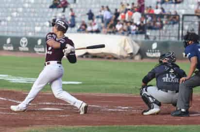 Con la carrera del empate en segunda base y solamente un out en la pizarra, los bateadores Guindas no lograron dar el hit a la hora buena. (ESPECIAL)