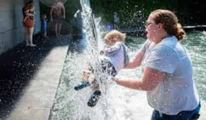 La ola de calor que desde el viernes ha causado más de un centenar de muertos en el oeste y noroeste de Canadá comenzó este miércoles a desplazarse hacia el interior del país, tras causar temperaturas récord. (ARCHIVO) 
