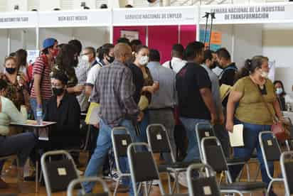 Seis de cada 10 trabajadores en Torreón ganan dos salarios mínimos al mes como sueldo, en contraste, apenas un 4.4 por ciento recibe ocho salarios mínimos. (ARCHIVO)