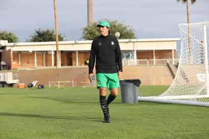 Guillermo Almada está consciente que su equipo no llegará al 100 % al inicio del torneo. (CORTESÍA SANTOS)