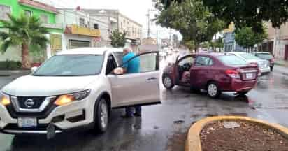 Se trata del conductor de una camioneta de la marca Nissan en color blanco, el conductor de un vehículo de la marca Volkswagen, línea Jetta, en color gris y el conductor de un auto de la marca Dodge, línea Attitude, en color guinda, los cuales resultaron ilesos.
(EL SIGLO DE TORREÓN)