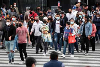 Trabajadoras del hogar, ambulantes, recolectores de basura voluntarios, despachadores de gasolina, mariachis, aseadores de calzado, organilleros, empacadores de supermercado y diableros, son los trabajadores informales más golpeados económicamente por la pandemia al no contar con seguridad social y algunos con apoyos limitados y temporales. (EL UNIVERSAL)