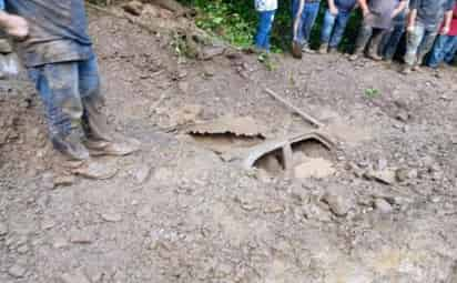 El incidente ocurrió el lunes pasado en que el vehículo circulaba sobre un camino de terracería entre las localidades de Tierra Fuerte y Camino a la Venta, pertenecientes al municipio de San Bartolo Tutotepec en la región Otomí-Tepehua.
(ESPECIAL)