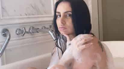 Mala Rodríguez ha demostrado con sus constantes publicaciones que es una fanática de pasar el día en la alberca, tomar el sol y por supuesto, no duda en consentir a su público al compartir sus fotos en bikini. (ESPECIAL) 
