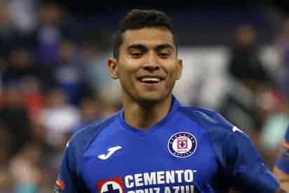 Los movimientos de mercado de verano en la Liga MX continúan, con el Apertura 2021 a la vuelta de la esquina, los equipos siguen sumando bajas y refuerzos, y el actual campeón Cruz Azul tendría una ausencia más que fue pieza clave para terminar con la mala racha y conseguir el título, se trata del atacante Orbelín Pineda quien estaría por irse al viejo continente. (ARCHIVO) 
