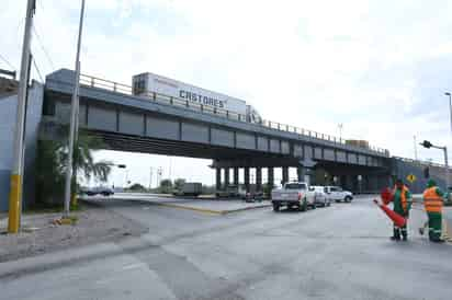 Autoridades municipales revisaron ya condiciones del puente vehicular Villa Florida. (FERNANDO COMPEÁN)