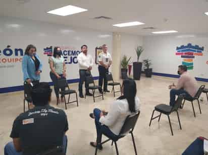 En la reunión estuvieron presentes autoridades municipales y del Gobierno de Coahuila.