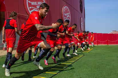 Los Xoloitzcuintles cerraron ayer en la cancha de césped natural del Estadio Caliente, su preparación para su duelo de este sábado ante el SD Loyal a las 17:00 horas locales (19:00 del centro del país) en San Diego, California. (ESPECIAL)