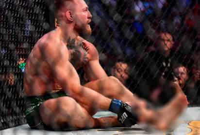 El estadounidense Dustin Poirier venció por nocáut técnico (rotura de la tibia izquierda) en el primer asalto al irlandés Conor McGregor, la estrella más grande en la historia de las artes marciales mixtas, en la segunda pelea revancha que ambos han protagonizado. (TWITTER) 