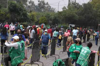 La Iglesia católica mexicana llamó este domingo a la sociedad a combatir la 'infodemia' sobre las vacunas en plena la tercera ola de la pandemia de la COVID-19 en México, que esta semana ha repuntado con miles casos, en cifras similares al pico del inicio de año. (EL UNIVERSAL)