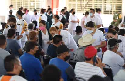 Una de cada cuatro personas mayores de 50 años en La Laguna de Coahuila no acudió a vacunarse contra el COVID-19. (ARCHIVO)