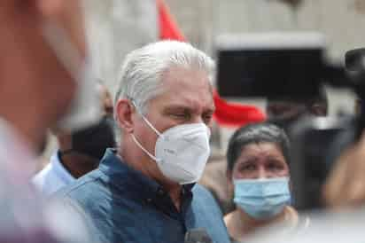 El presidente cubano, Miguel Díaz-Canel, compareció este lunes en la televisión nacional para 'esclarecer todo un grupo de matrices que han tratado de imponer acciones para desacreditar al Gobierno y la Revolución'. (ARCHIVO) 