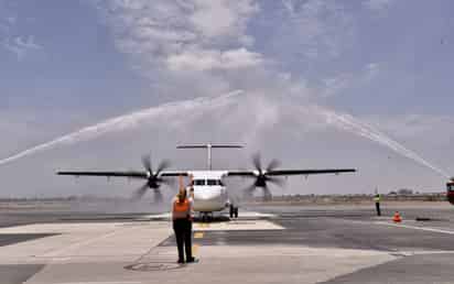 Inauguran nueva ruta de Torreón a Monterrey y McAllen, con la que la aerolínea Aeromar busca atraer a un perfil corporativo, pero también se enfoca a que la región es ruta de vinos, para llevar más visitantes al estado. (EL SIGLO DE TORREÓN / ÉRICK SOTOMAYOR)