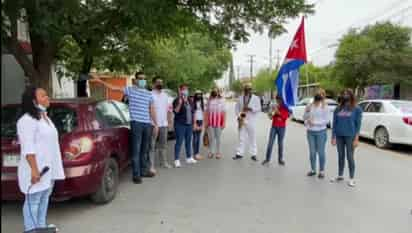 La rumba y la salsa dejaron de sonar desde el pasado 11 de julio tras las protestas contra el régimen, mismo que hoy tiene a la gente de Cuba con hambre y muerte, por lo que este miércoles cubanos y saltillenses se unieron en una caravana para unirse en una sola voz: paz y libertad para Cuba. (ISABEL AMPUDIA)