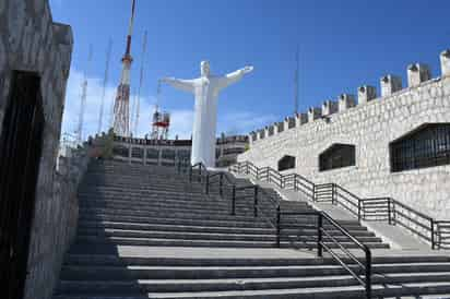 Elías Habib Rodríguez Pérez, presidente de la Oficina de Convenciones y Visitantes (OCV), señaló que en la región lagunera se cuenta con múltiples atractivos turísticos, además de museos y paseos que los ciudadanos pueden disfrutar, e indicó que es falso lo que dicen algunos de que aquí no hay nada que hacer.
