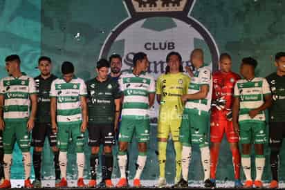 Santos Laguna presentó este mediodía su Armadura Guerrera con la que encararán el Apertura 2021 de la Liga MX. (ERICK SOTOMAYOR)