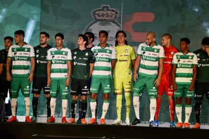 En el día que Santos Laguna presentó su Armadura Guerrera, la televisora Fox Sports anunció que no transmitirá más los partidos de los albiverdes en la Liga MX. (ÉRICK SOTOMAYOR)