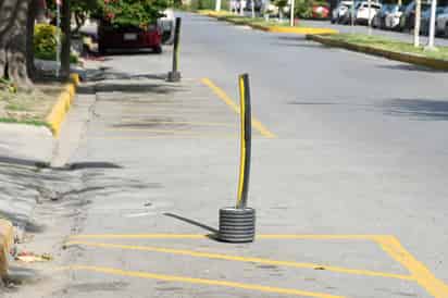 Casi 5 mil pesos es el costo anual por un estacionamiento “exclusivo” en la ciudad de Torreón, trámites que se encuentran totalmente a cargo de la Dirección de Ordenamiento Territorial y Urbano y dentro de u área de Ingeniería Vial. (ARCHIVO)
