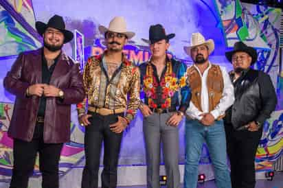 Premiación. Los Dos Carnales fueron galardonados con el premio a Mejor Canción de Regional Mexicano en los Premios Juventud.