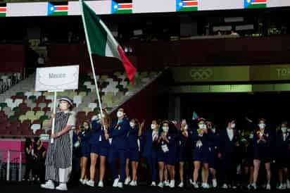 Con Rommel Pacheco y Gaby López como abanderados, la delegación mexicana hizo su aparición en el Estadio Olímpico de Tokio durante la ceremonia inaugural de los Juegos Olímpicos XXXII. (AP)